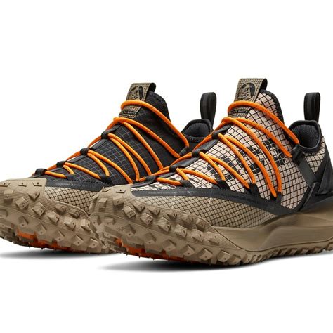 nike acg hiking shoes